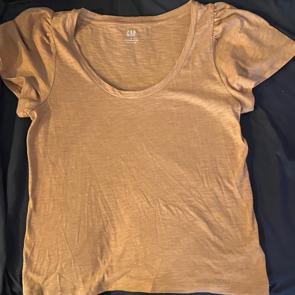 NWT GAP Women's Short Sleeve Brown Tee flutter sleeve. Pic dont show how cute 😊
